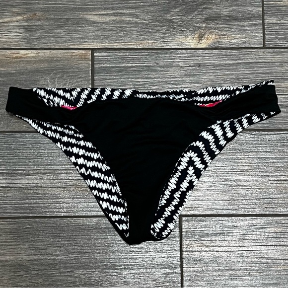 NWT Bar III | Feathered Daze Bikini Bottoms Size Large Reversible Multi & Black - Picture 16 of 16
